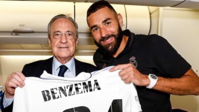 بيريز يحتفل مع بنزيما بإنجازه