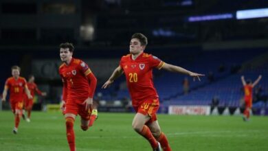 توتنهام وإيفرتون يرغبان في ضم جيمس