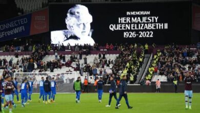 192 190313 premierleague queen elizabeth death 700x400