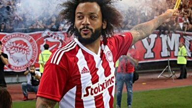 98 233949 marcelo olympiacos fans flare chants 2