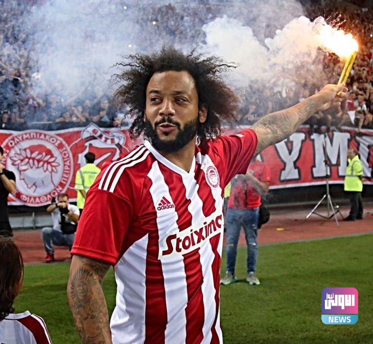 مارسيلو يصنع الحدث مع أولمبياكوس (فيديو) 3 98 233949 marcelo olympiacos fans flare chants 2