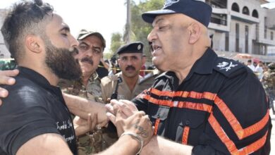 الدفاع المدني يتوقع عدد الأشخاص الموجودين تحت أنقاض المبنى المُنهار 5 2329AC85 0613 4C98 B330 776D8FEBE3F5