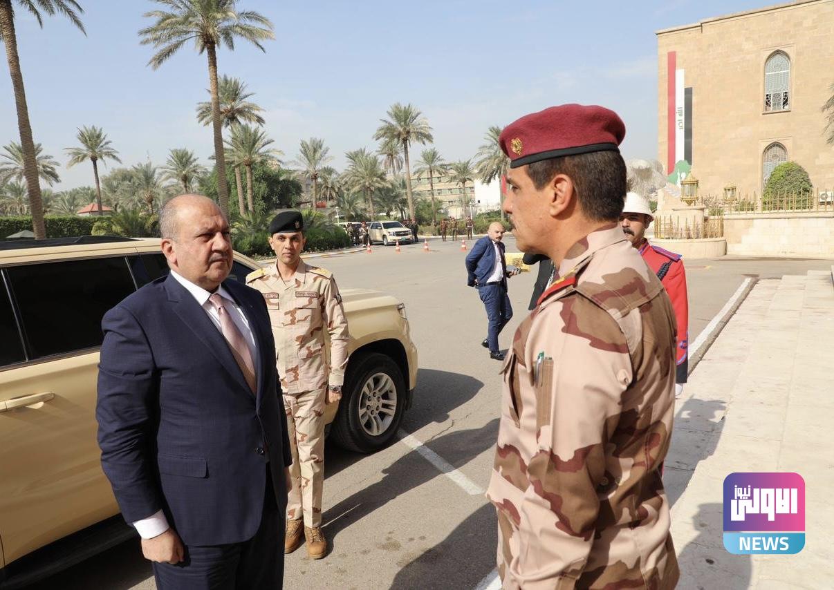 وزير الدفاع ثابت محمد سعيد يتسلم مهام عمله رسمياً 1 D5388779 709C 447B 814D 01AF3B14FF98