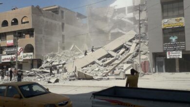 الدفاع المدني يعلن إنقاذ 13 شخصاً من داخل البناية المنهارة في الكرادة (صور) 2 IMG 20221001 103037 652