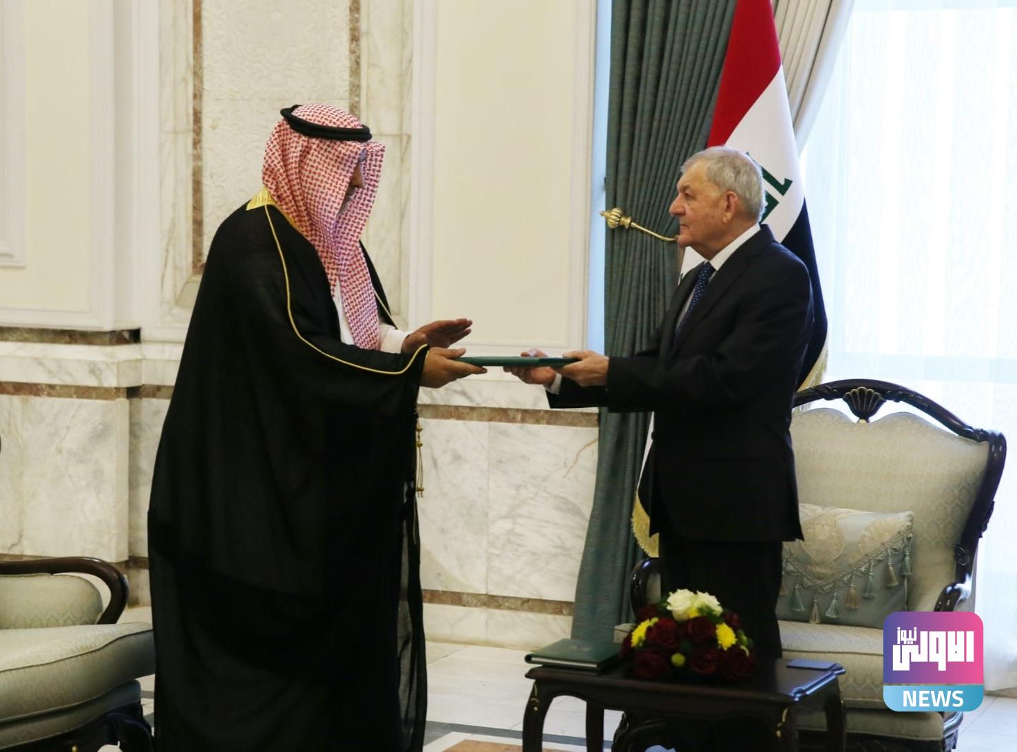 رئيس الجمهورية يتسلم دعوة من الملك السعودي لحضور القمة العربية الصينية 1 IMG ٢٠٢٢١١٢٧ ١٣١٠١١