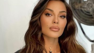 ff9d2529 1659043784 نادين نسيب نجيم تشوق الجمهُور بصورة من صالون زهرة 2 800x600 1