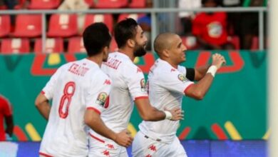 لفتة طيبة من لاعبي تونس بعد التعادل مع الدنمارك 4 تونس 8 e1666859944871 620x320 1