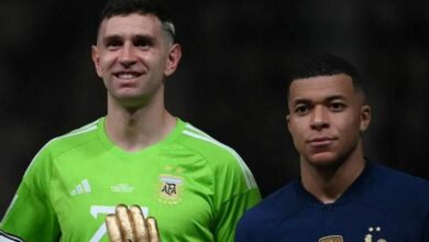 192 114650 france complaint argentina emiliano martinez 700x400