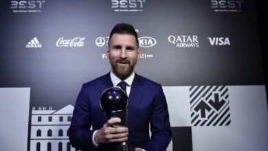 ميسي يحمل جائزة أفضل لاعب في العالم عن عام 2019 انترنت