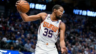 دورانت يبتعد عن الملاعب بسبب الاصابة 9 4650468 2023 03 05T211636Z 1172108539 MT1USATODAY20154454 RTRMADP 3 NBA PHOENIX SUNS AT DALLAS MAVERICKS