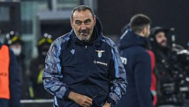 بالصور ساري يسخر من سقوطه في مباراة الكأس