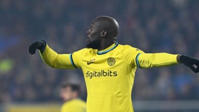 لوكاكو ينفعل في وجه زميله