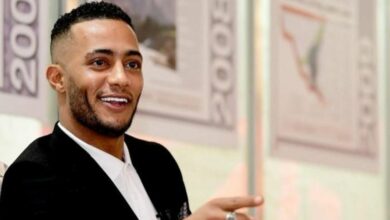 135 205848 display dollars muhammad ramadan 700x400