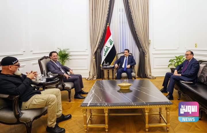 رئيس الوزراء يستقبل الفنان نصير شمة والنحات احمد البحراني 1 FB IMG 1683745519148