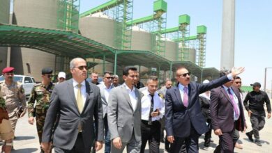 وزيرُ النقل يفتتح مشروعاً يضم 12 خزانا كونكريتياً للحبوب في ميناء أم قصر الجنوبي 2 IMG 20230503 142749 300