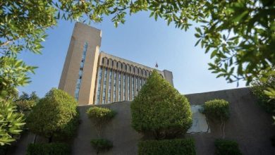 وزير التربية يلتقي عائلة الطالب المرحوم الذي توفي قبل دخوله القاعة الامتحانية في البصرة 2 IMG 5058