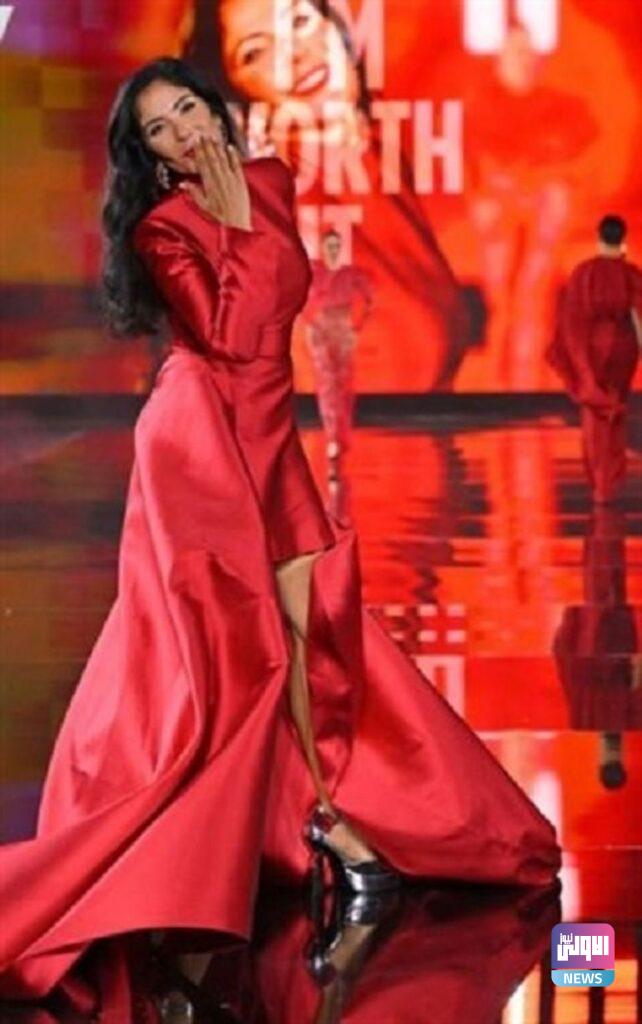 135 101406 mona zaki fashion week show 4