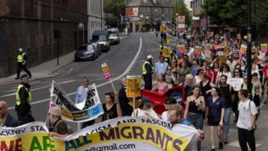 مسيرات في المملكة المتحدة تنديدا بالعنف العنصري 2 Screenshot 2024 08 11 10 08 12 28 40deb401b9ffe8e1df2f1cc5ba480b12